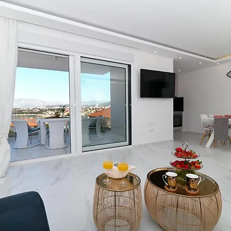 Apartment Karo