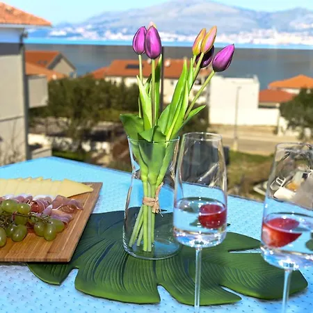 Apartment Karo Trogir