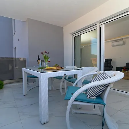 Apartment Karo *